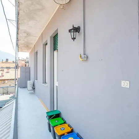 Elengante E Spazioso Vicino Al E Al Centro Apartament