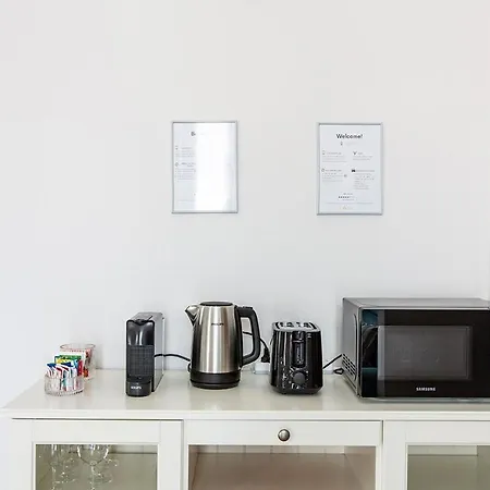 Elengante E Spazioso Vicino Al E Al Centro Apartament *