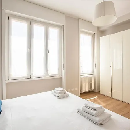 Elengante E Spazioso Vicino Al E Al Centro *