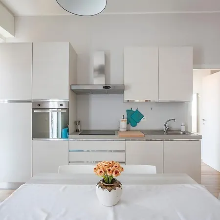 Elengante E Spazioso Vicino Al E Al Centro Apartament Lecco