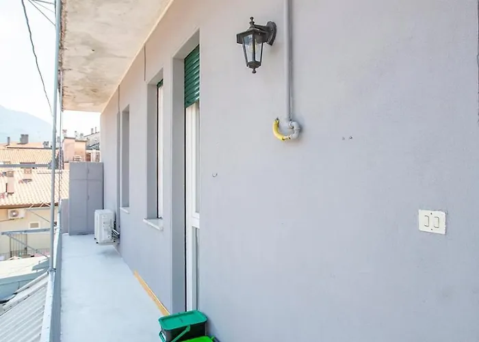 Elengante E Spazioso Vicino Al E Al Centro Apartman