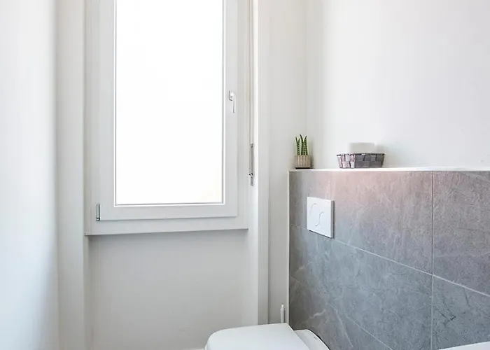 Elengante E Spazioso Vicino Al E Al Centro