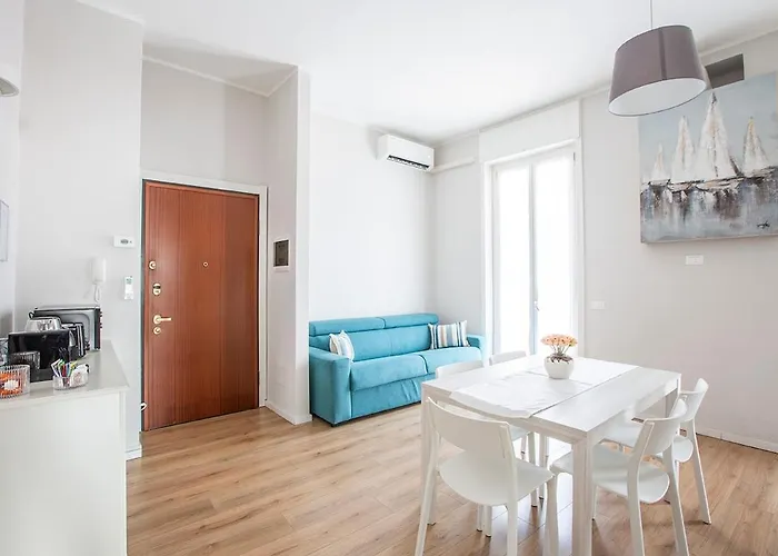 Elengante E Spazioso Vicino Al E Al Centro