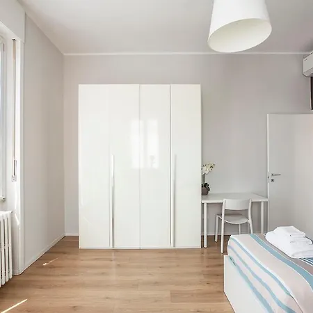 Elengante E Spazioso Vicino Al E Al Centro *