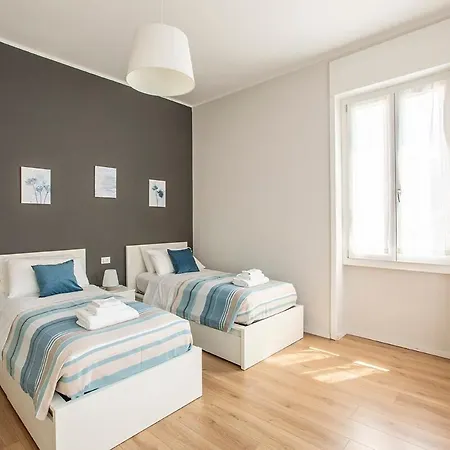 Elengante E Spazioso Vicino Al E Al Centro דירה לקו