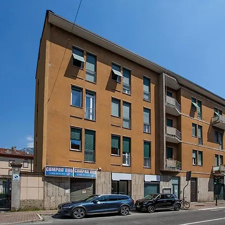 Elengante E Spazioso Vicino Al E Al Centro *