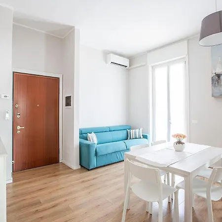 Elengante E Spazioso Vicino Al E Al Centro