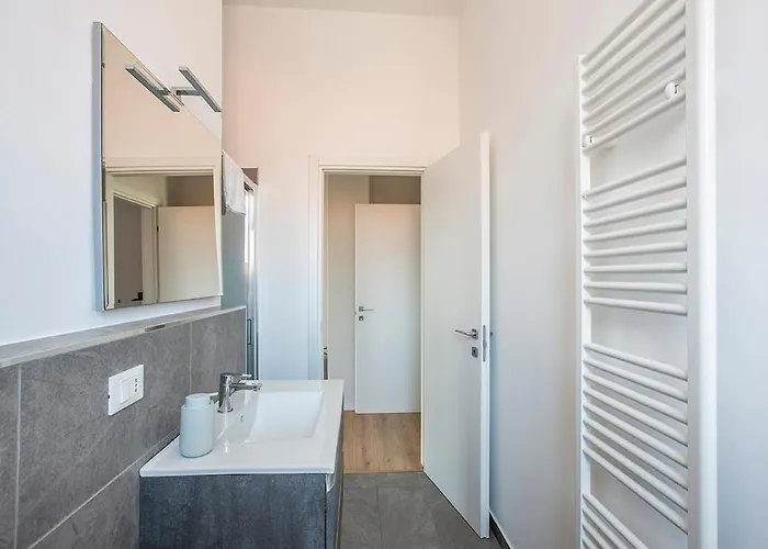 Elengante E Spazioso Vicino Al E Al Centro Apartamento