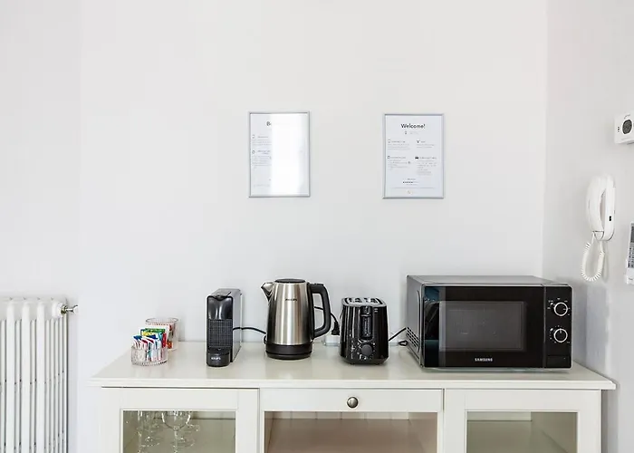 Elengante E Spazioso Vicino Al E Al Centro Apartamento *