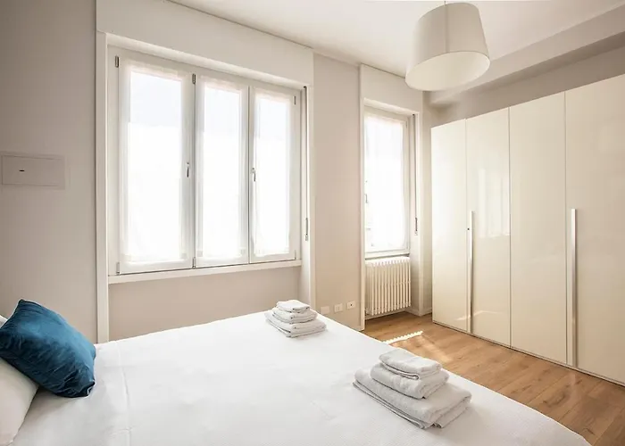 Elengante E Spazioso Vicino Al E Al Centro *