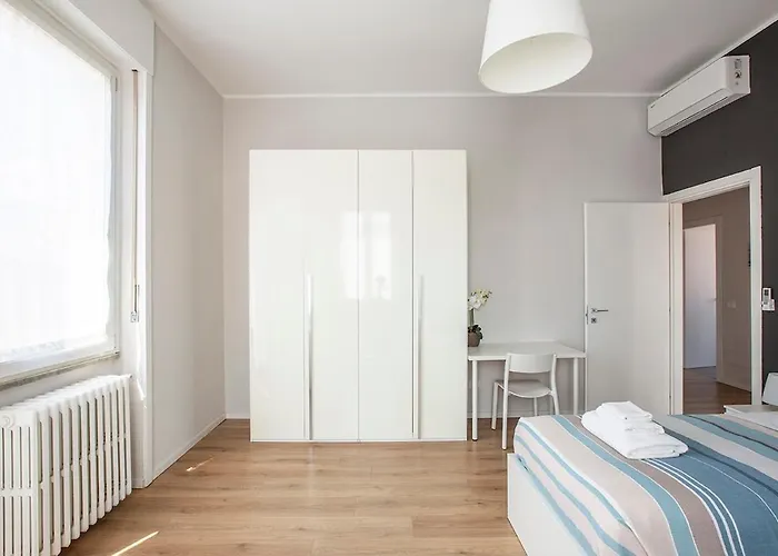 Elengante E Spazioso Vicino Al E Al Centro *