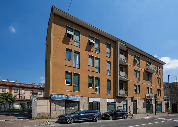 Elengante E Spazioso Vicino Al E Al Centro *