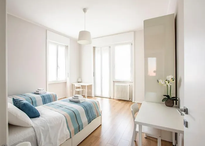 Elengante E Spazioso Vicino Al E Al Centro