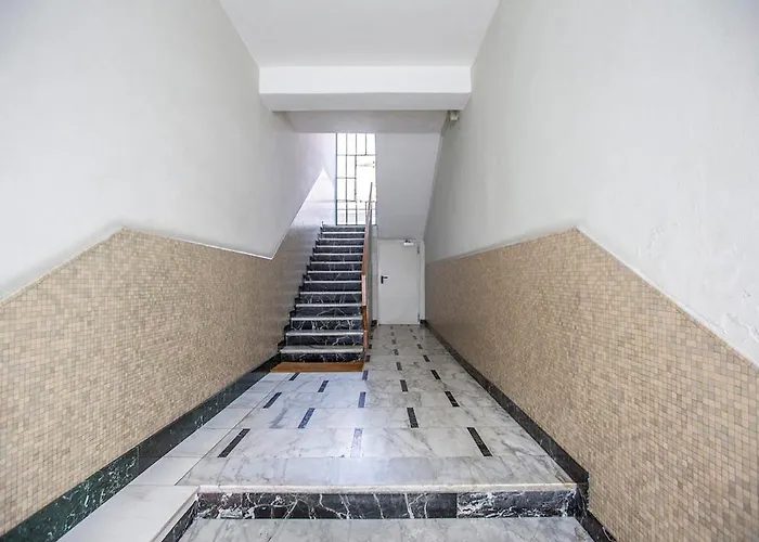 Elengante E Spazioso Vicino Al E Al Centro