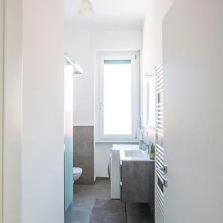 Apartment Elengante E Spazioso Vicino Al E Al Centro Lecco