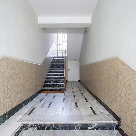 Elengante E Spazioso Vicino Al E Al Centro